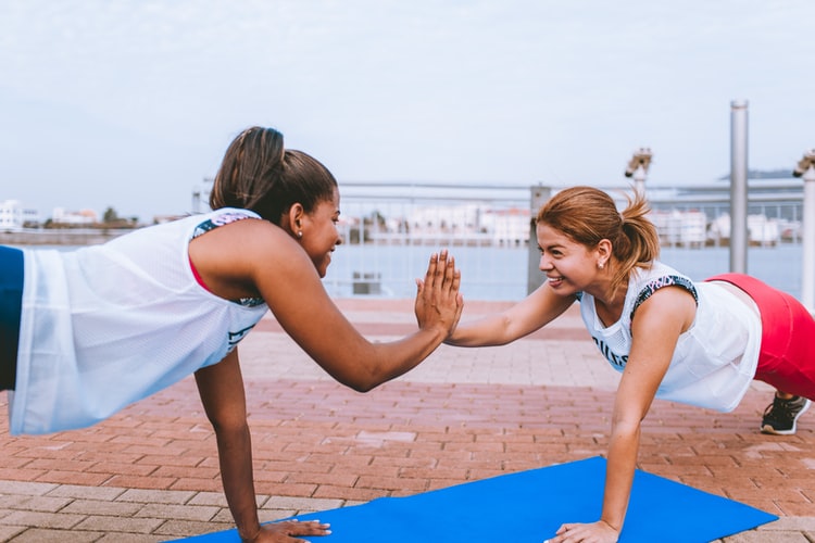 Partner Yoga Ostsee